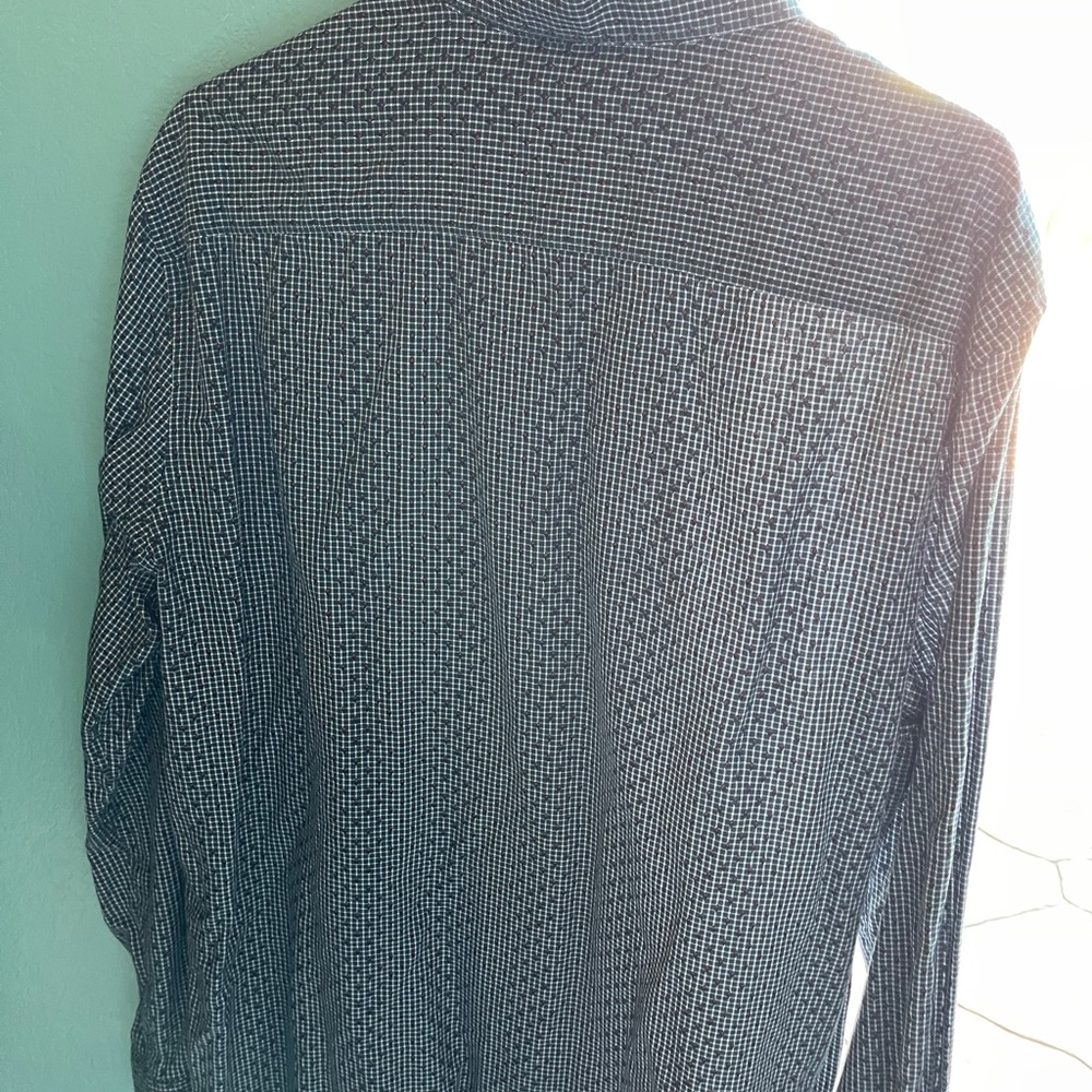 Perry Ellis hidden button - Picture 2 of 4